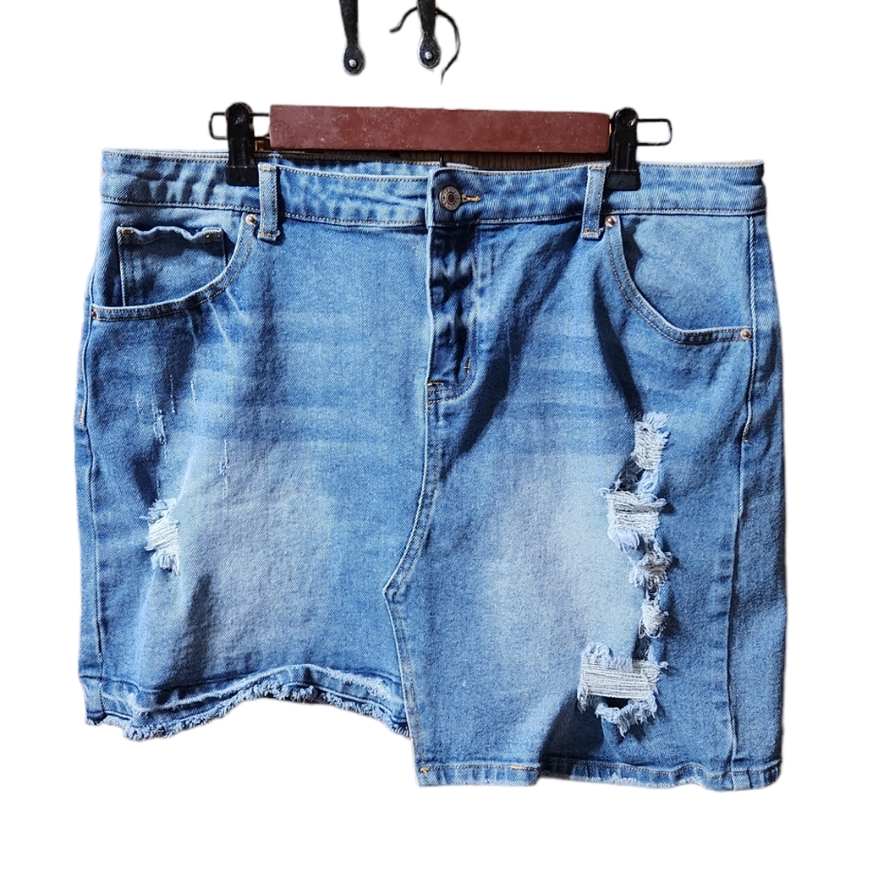 Women’s Distressed Denim Mini Skirt. Size 2XL